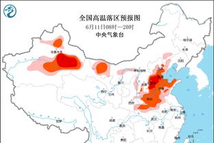 ?这大高个儿还得低头听你说呢！库尔图瓦NBA赛场与特雷杨互动